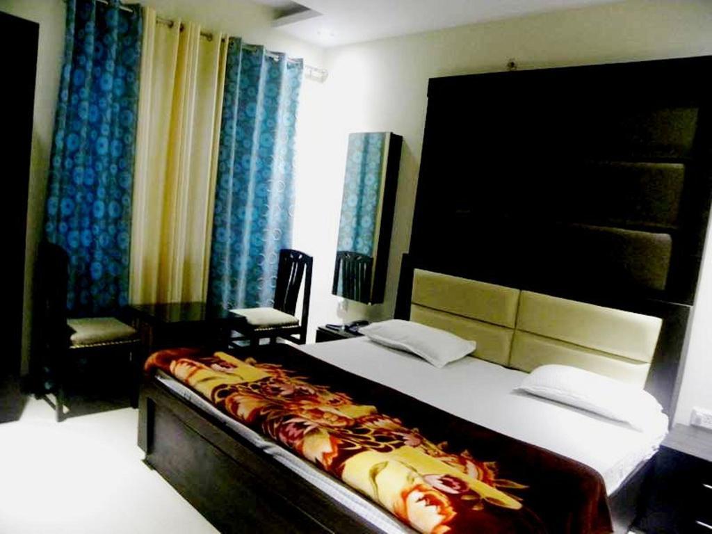 Hotel Laxmi Palace Rishikesh Room photo