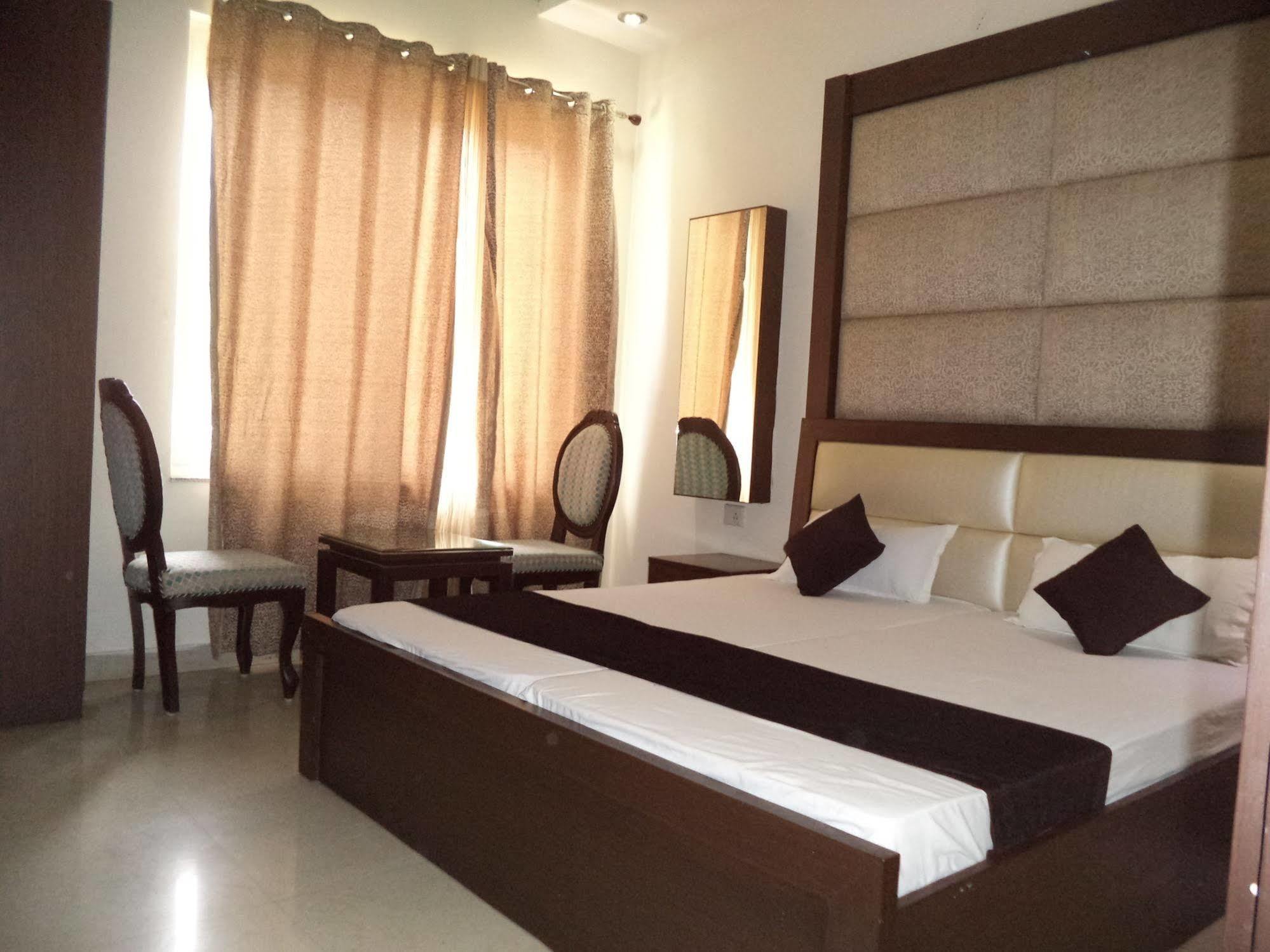 Hotel Laxmi Palace Rishikesh Exterior photo