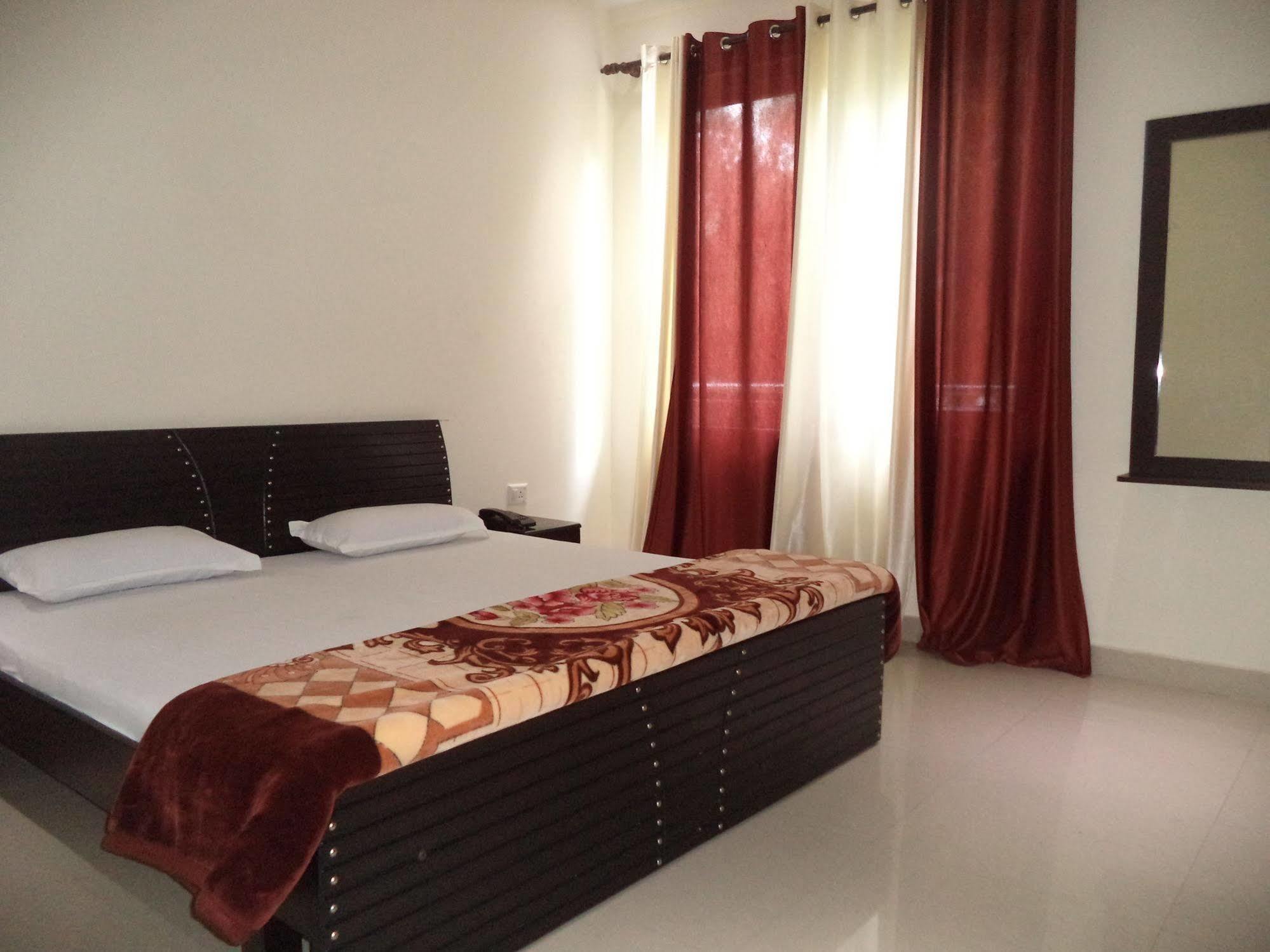 Hotel Laxmi Palace Rishikesh Exterior photo