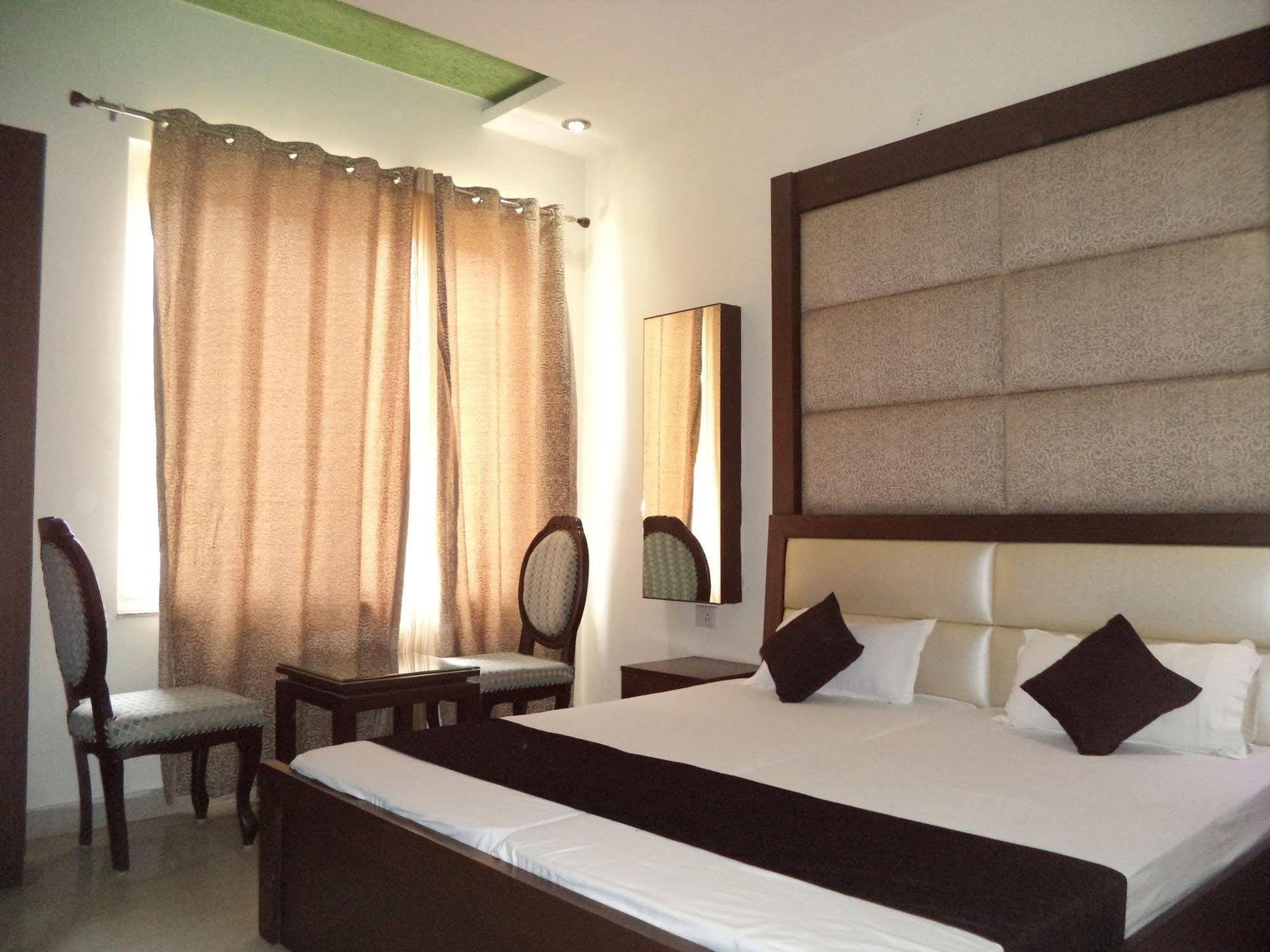 Hotel Laxmi Palace Rishikesh Exterior photo